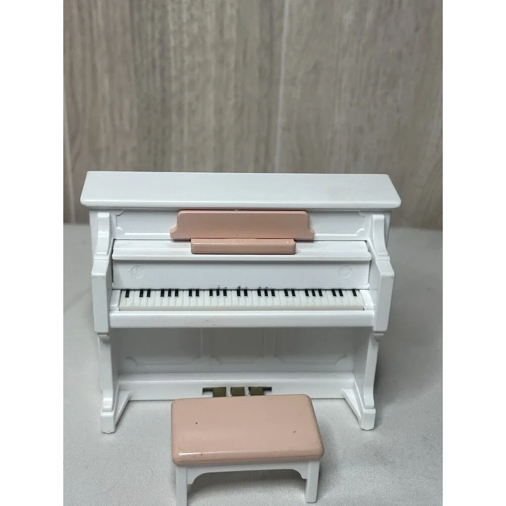 Sylvanian Families Calico Critters - White Piano With Pink Bench
